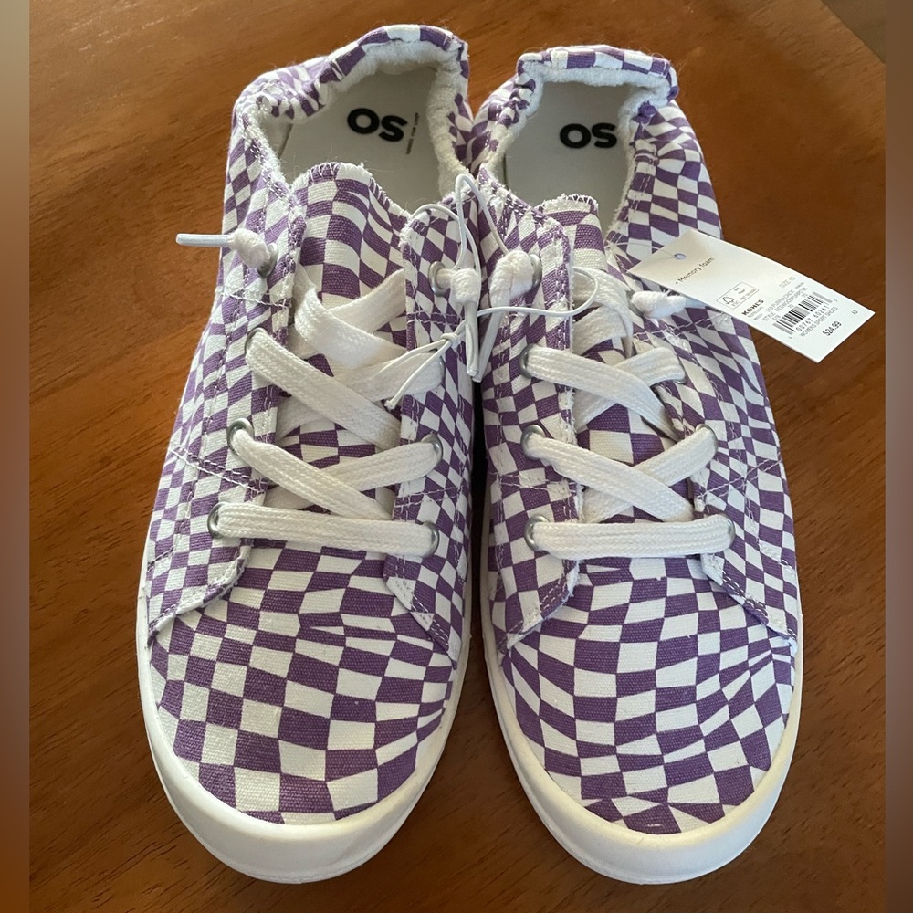 So Redwood Woman’s sneakers